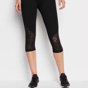 Victoria’s Secret sport knockout leopard mesh leggings size small